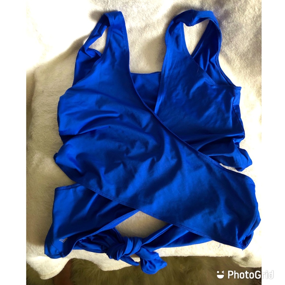 Demi Lovato Fabletics Sports Bra Wrap Style 💙